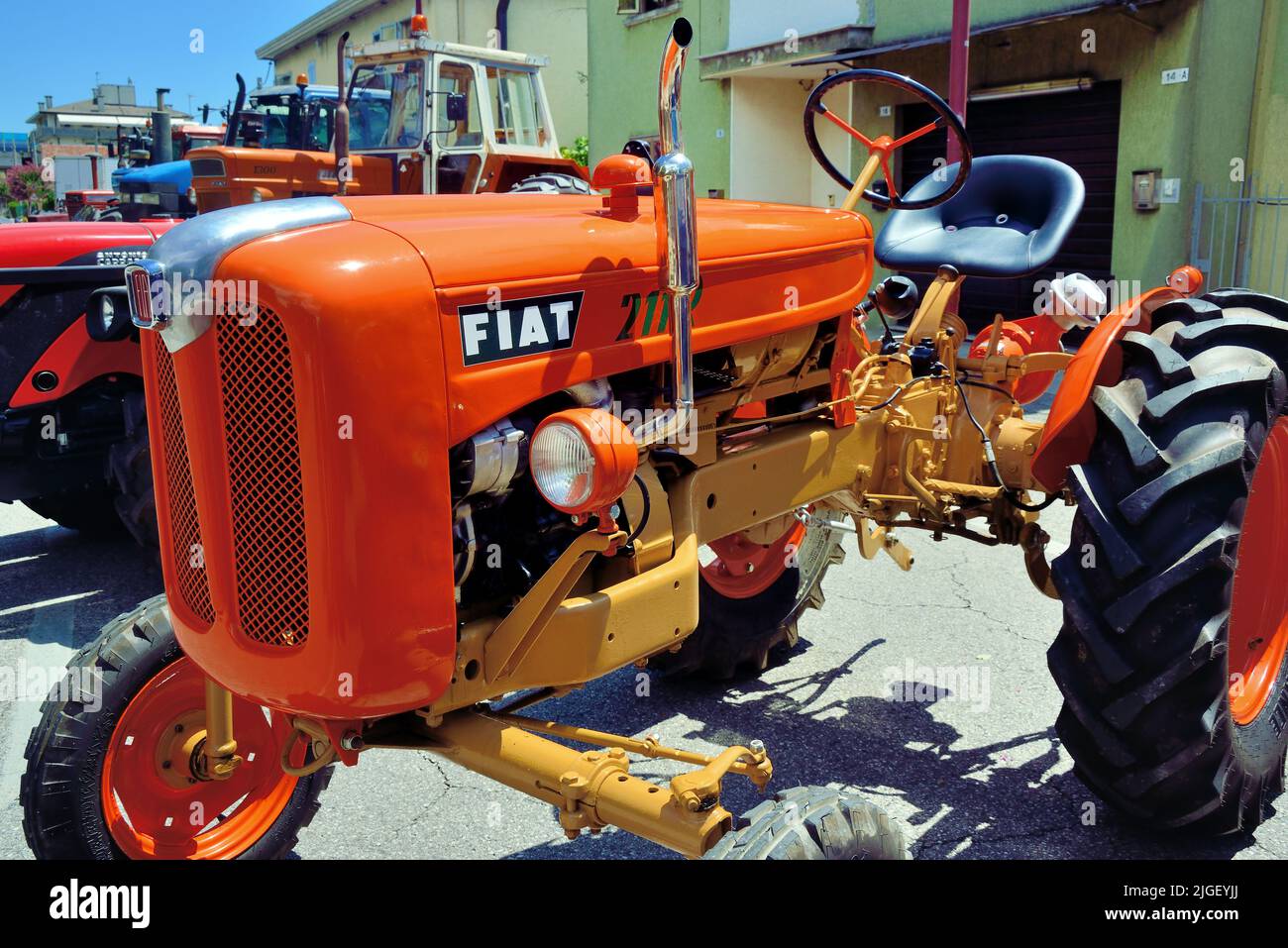 Cadoneghe, Vénétie, Italie. Le festin de battage. Exposition des anciens tracteurs agricoles. FIAT 211 R. Banque D'Images