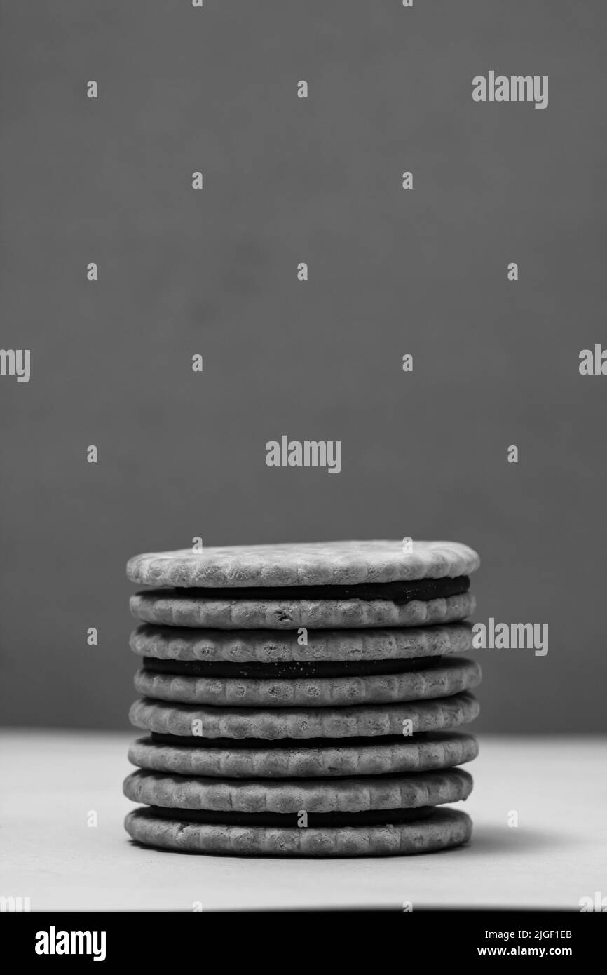 Biscuits ronds à la crème au chocolat, biscuits sandwich à la garniture au chocolat Banque D'Images