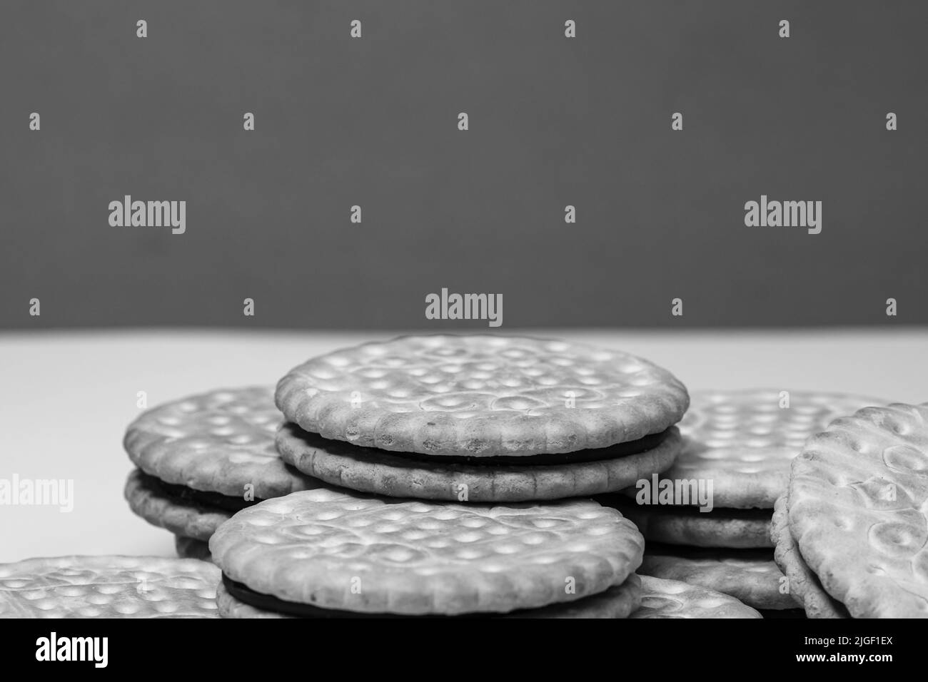 Biscuits ronds à la crème au chocolat, biscuits sandwich à la garniture au chocolat Banque D'Images
