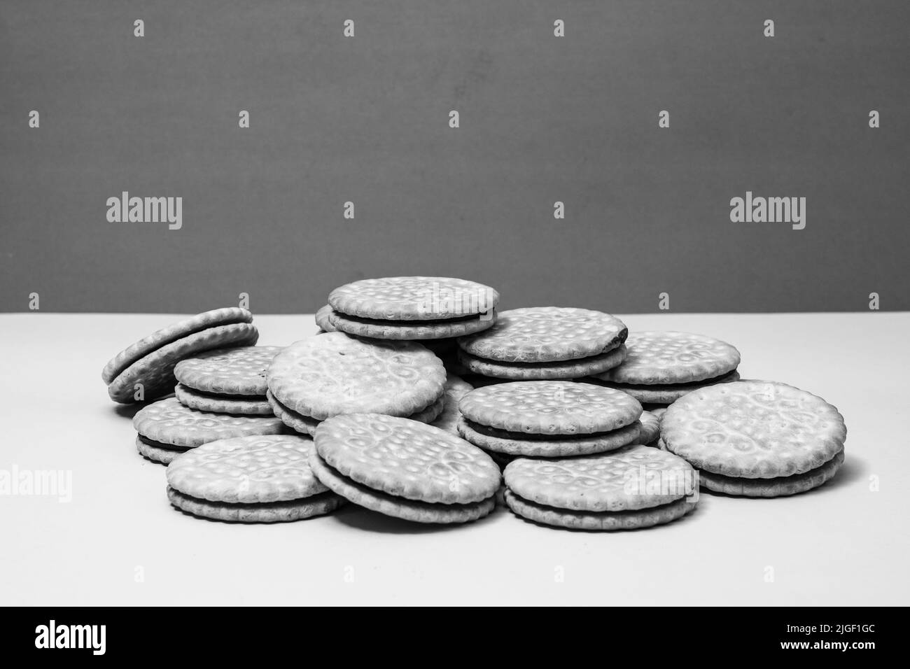 Biscuits ronds à la crème au chocolat, biscuits sandwich à la garniture au chocolat Banque D'Images