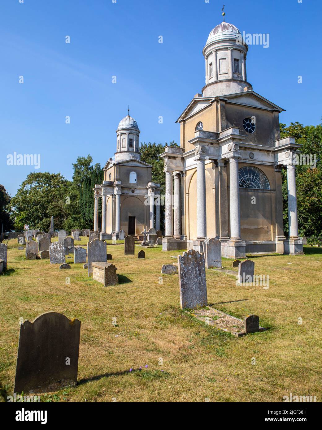 Les tours historiques de Mistley dans le village de Mistley dans Essex, Royaume-Uni. Les tours faisaient partie de l'église de Sainte-Marie-la-Vierge, aujourd'hui démolie. Banque D'Images