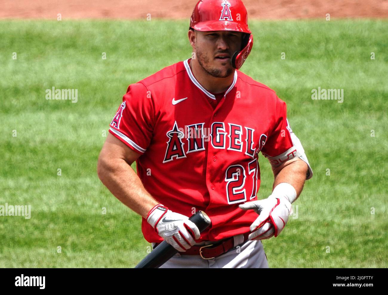 Baltimore, États-Unis. 10th juillet 2022. BALTIMORE, MD - JUILLET 10: Le joueur du centre des Anges de Los Angeles Mike Trout (27) frappe lors d'un match de MLB entre les Orioles de Baltimore et les Anges de Los Angeles, sur 10 juillet 2022, au parc Orioles à Camden yards, à Baltimore, Maryland. (Photo de Tony Quinn/SipaUSA) crédit: SIPA USA/Alay Live News Banque D'Images