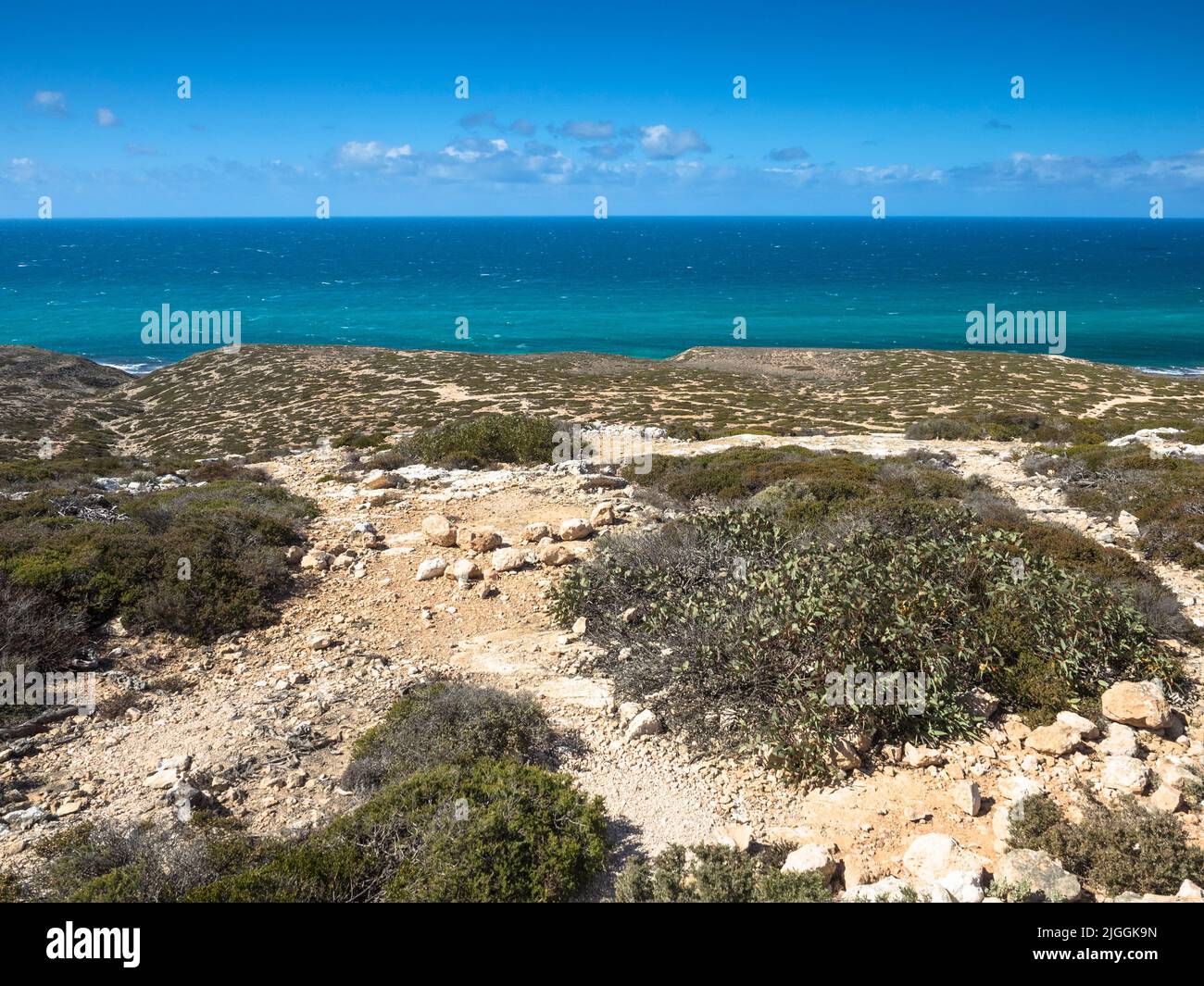 La Grande Bight australienne et l'océan Austral près d'Omer Beach et la frontière ouest-australienne sur la plaine de Nullabor, en Australie méridionale Banque D'Images