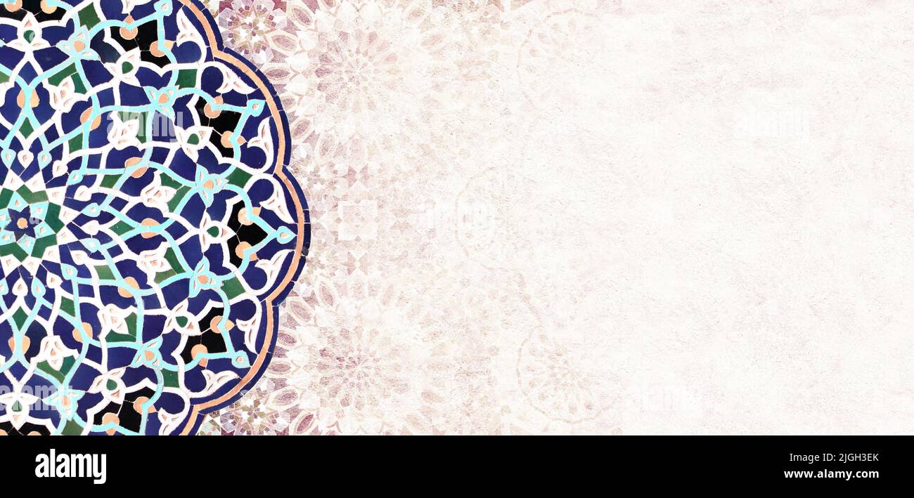 Détail de mur traditionnel persan mosaïque avec ornement géométrique et floral, Iran. Arrière-plan horizontal ou vertical avec carreaux de céramique. Maquette Banque D'Images