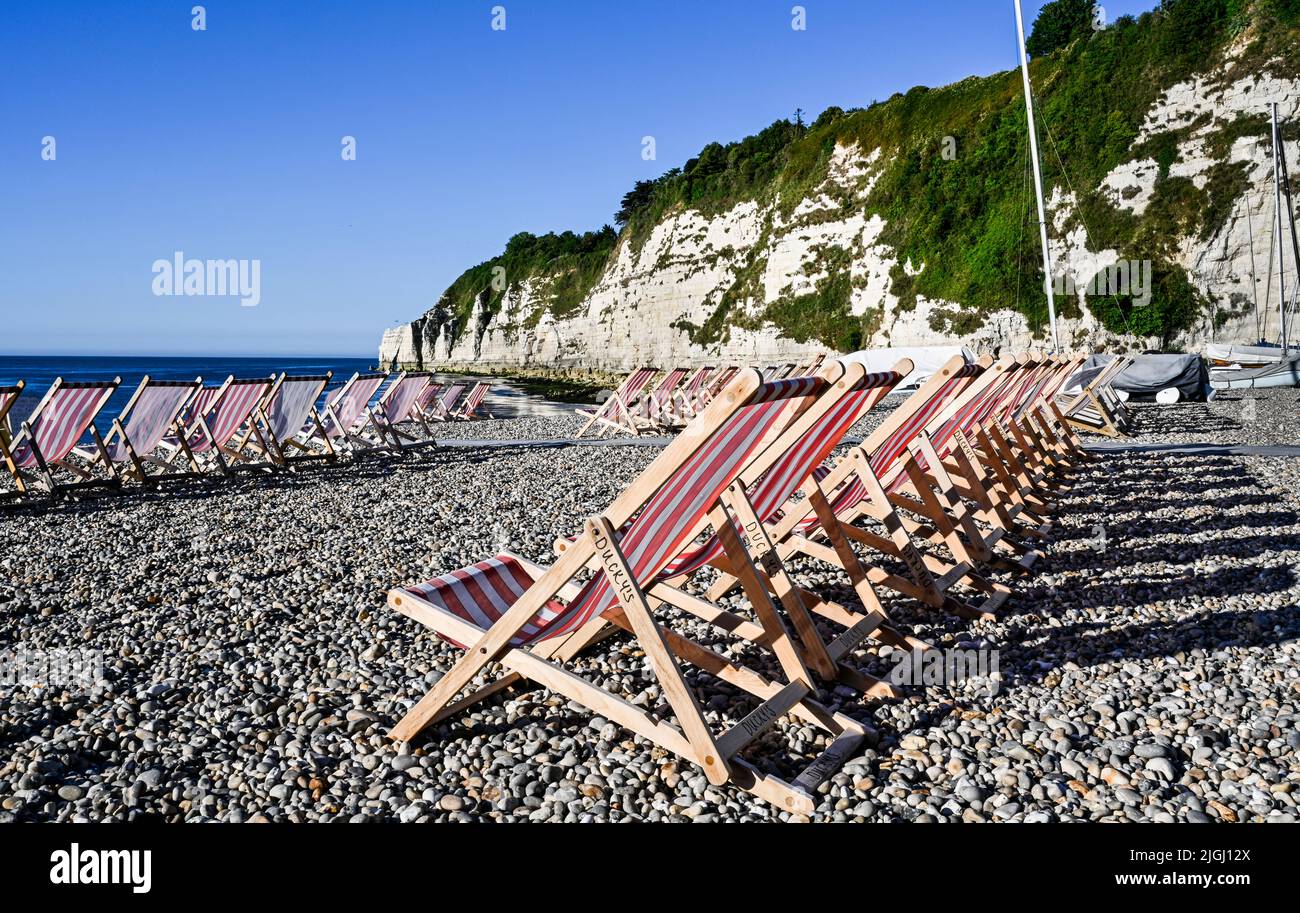 Chaises longues Devon Beer Beach et Beer Head Banque D'Images