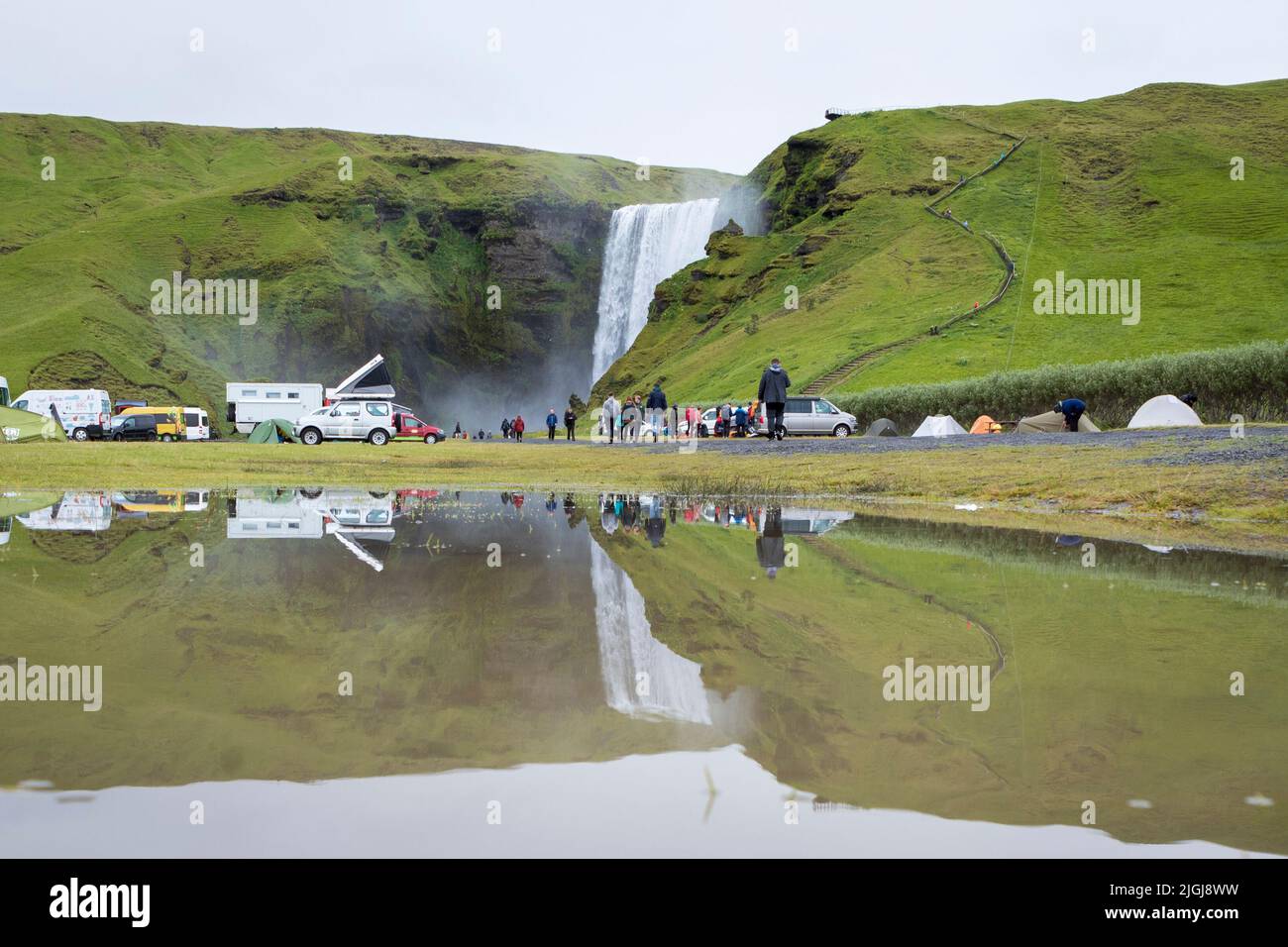 Vue générale sur Skógafoss, une cascade située sur la côte sud de l'Islande. Photo prise le 9th juillet 2022. © Belinda Jiao jiao.bilin@gmail.com Banque D'Images