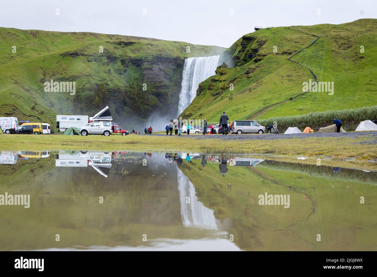 Vue générale sur Skógafoss, une cascade située sur la côte sud de l'Islande. Photo prise le 9th juillet 2022. © Belinda Jiao jiao.bilin@gmail.com Banque D'Images