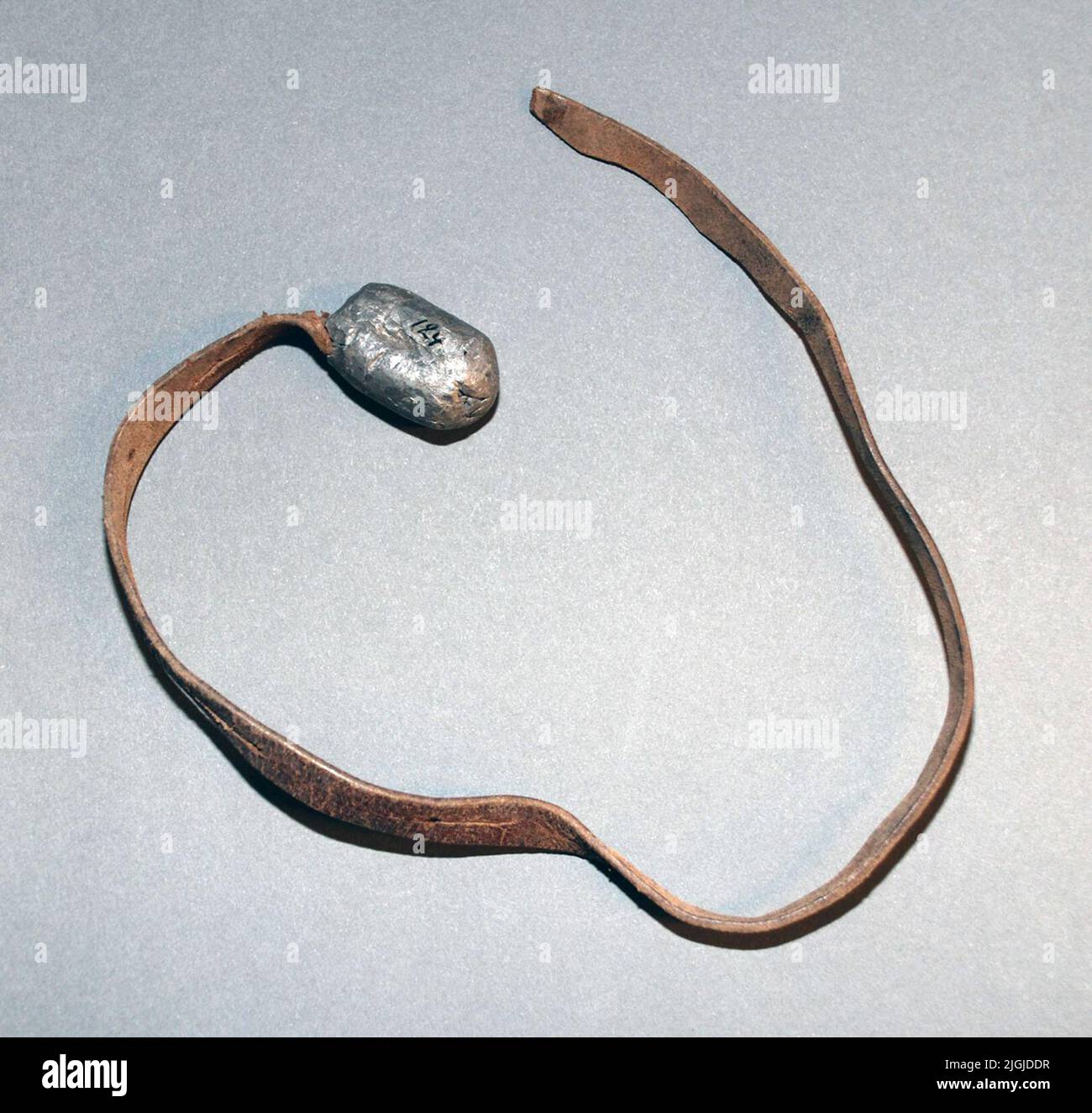 Dagg Une étiquette de plomb (bâton) avec bracelet en cuir. Prise par la police Karl Gustaf Thorsell, Ronneby lors du désarmement d'un combattant de bataille. Cadeau en 1938 par Mlle Sophie Thorsell et d'autres. Ronneby. Banque D'Images