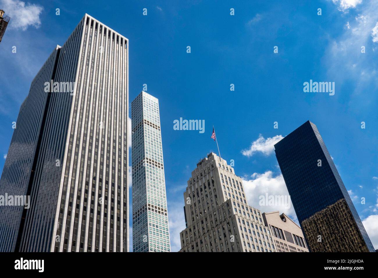 Gratte-ciels sur l'avenue des Amériques au Rockefeller Center, New York City, États-Unis Banque D'Images