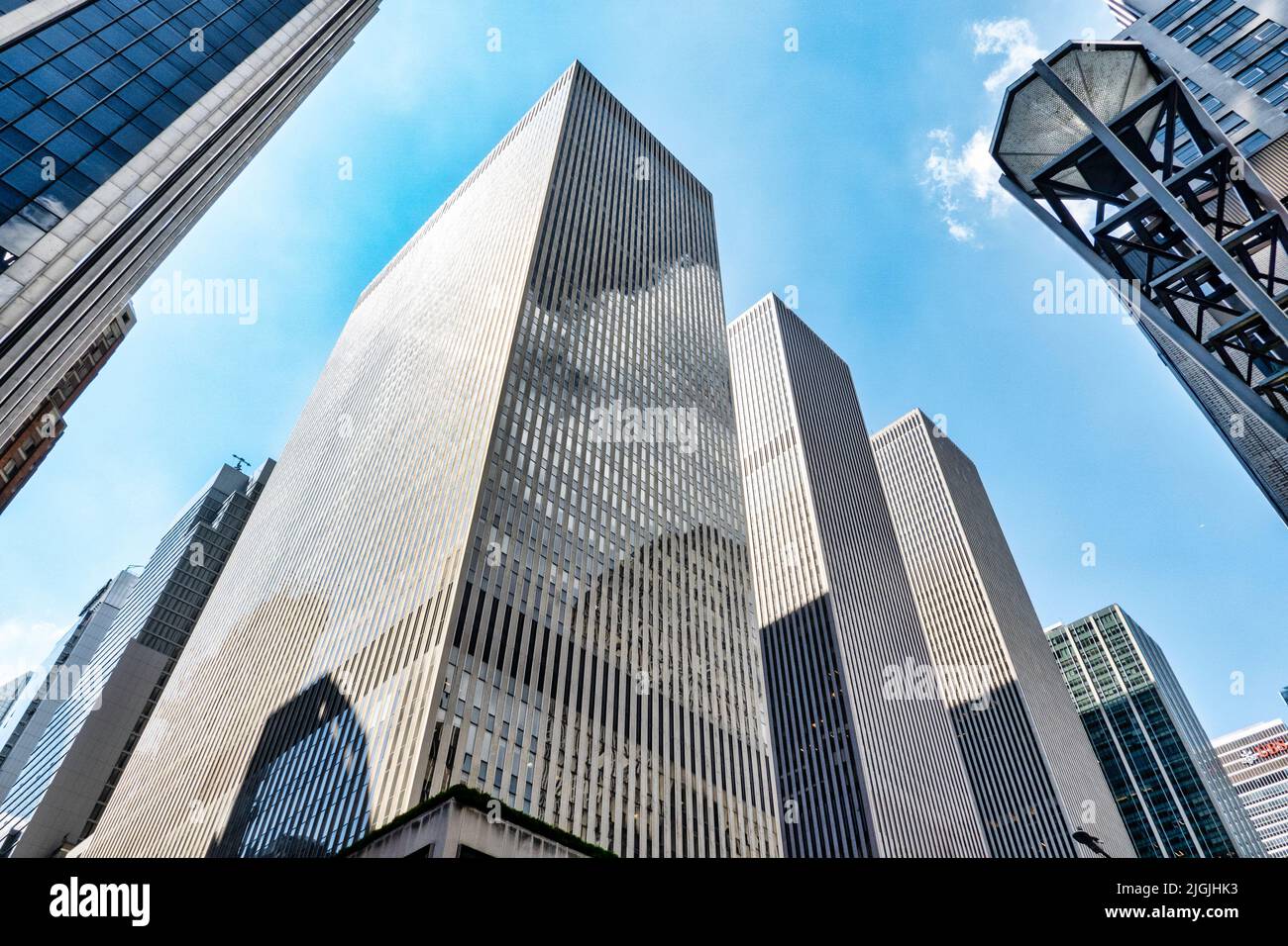 Gratte-ciels sur l'avenue des Amériques au Rockefeller Center, New York City, États-Unis Banque D'Images