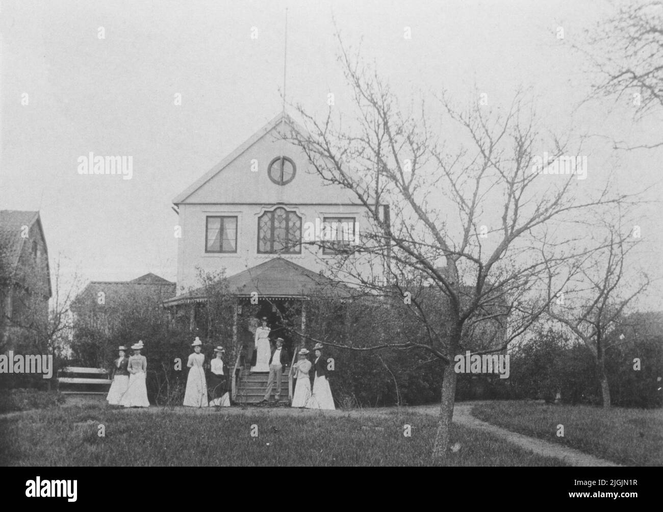 Bostadshus ferme de la ville Casa Nova. Le détaillant de fromage Axel Lindahl avec la famille a loué le bâtiment résidentiel comme une villa d'été environ 1890-1907. La maison était à peu près à l'endroit où se trouve la maison de service d'Ekliden. Banque D'Images