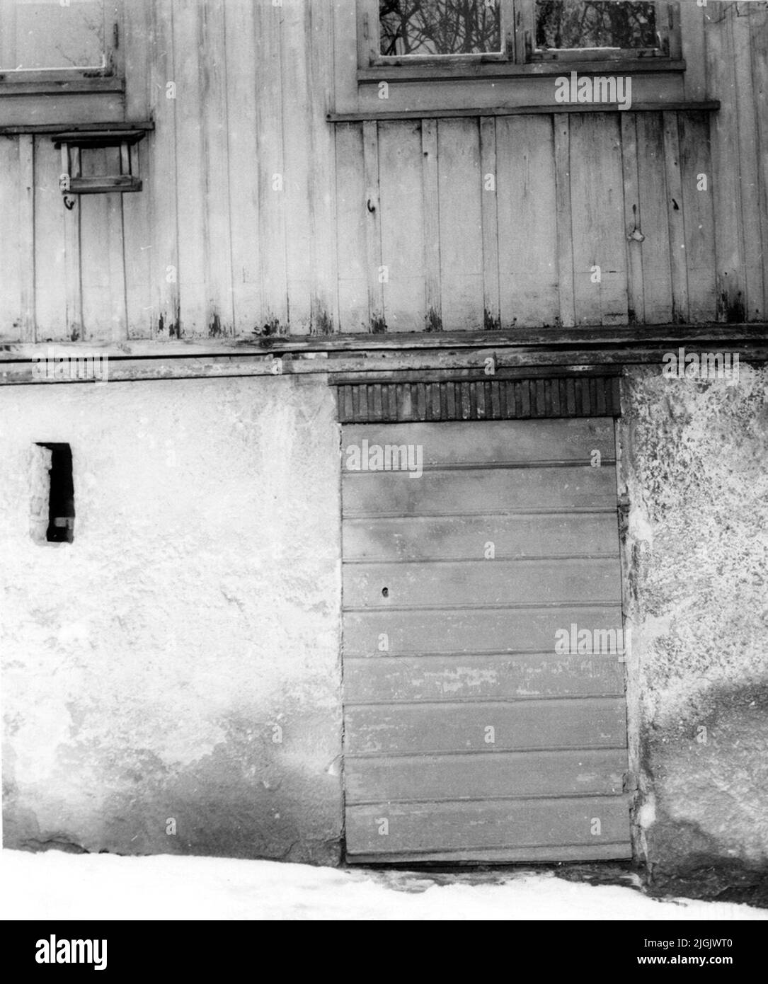 Bostad porte dans le sous-sol dans les bâtiments résidentiels sur Norra Smedjegatan 20. Banque D'Images