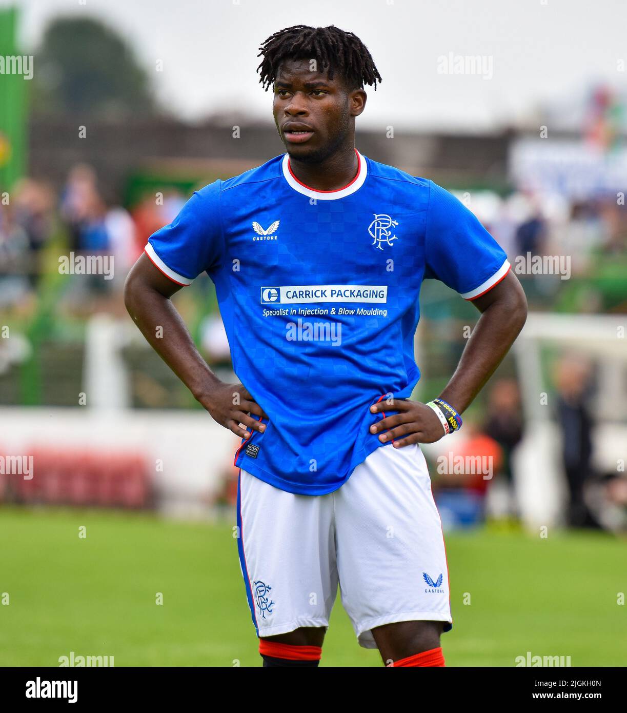 Thompson Ishaka en action, Glentoran vs Rangers B, amis de pré-saison, Bet McLean Oval, dimanche 10th juillet 2022 Banque D'Images