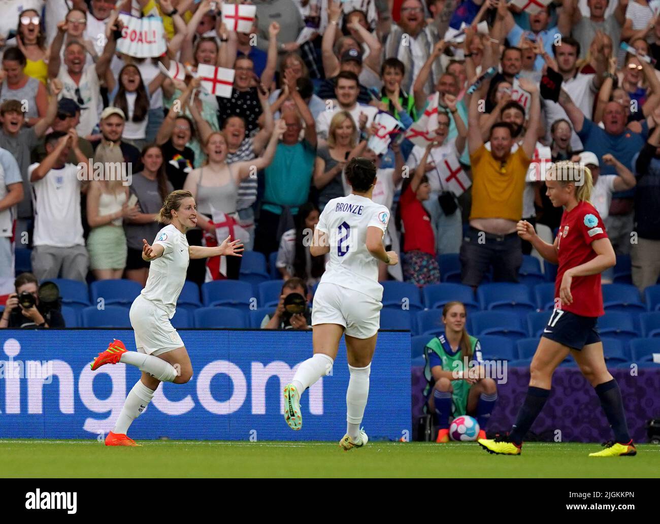 Ellen White, en Angleterre, célèbre son troisième but lors du match de l'UEFA Women's Euro 2022 Group A au Brighton & Hove Community Stadium. Date de la photo: Lundi 11 juillet 2022. Banque D'Images