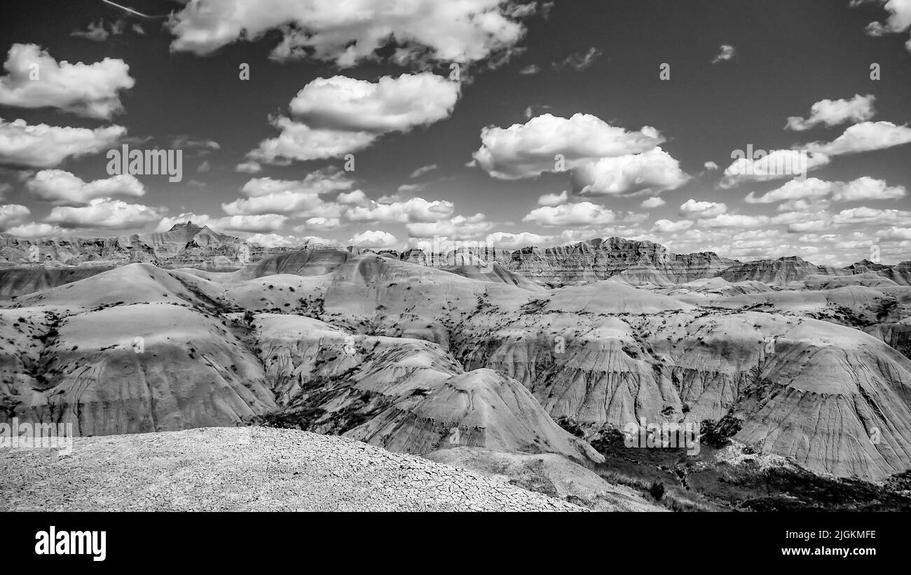 Noir et blanc de la région des Yellow Mounds du parc national des Badlands dans le Dakota du Sud des États-Unis Banque D'Images