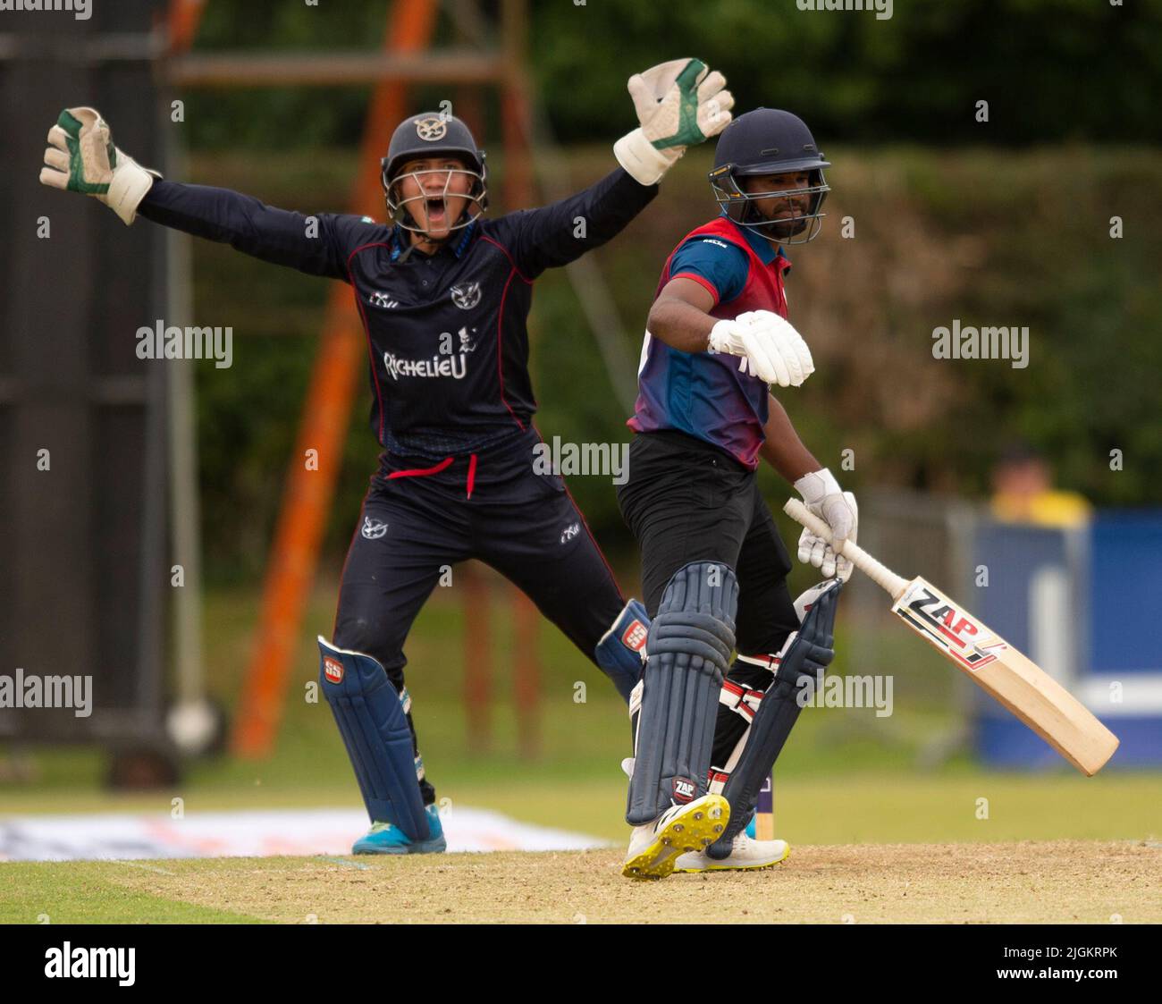 ICC Men's Cricket World Cup League 2 - Népal v, Namibie. 10th juillet 2022. Népal Prenez la Namibie dans la Ligue de coupe du monde de cricket 2 de l'ICC à Cambusdoon, Ayr. Pic shows: Énorme appel par le gardien de cricket namibien, Zane Green Credit: Ian Jacobs/Alay Live News Banque D'Images