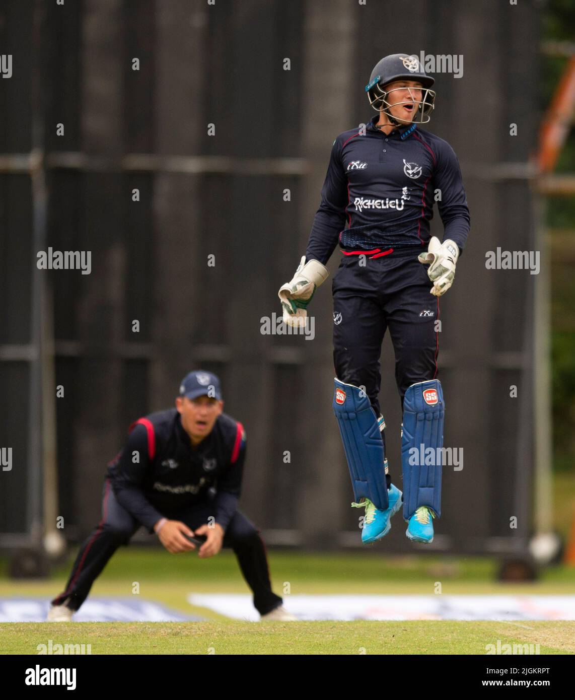 ICC Men's Cricket World Cup League 2 - Népal v, Namibie. 10th juillet 2022. Népal Prenez la Namibie dans la Ligue de coupe du monde de cricket 2 de l'ICC à Cambusdoon, Ayr. Pic shows: High Flying attractive par le gardien de cricket namibien, Zane Green Credit: Ian Jacobs/Alay Live News Banque D'Images