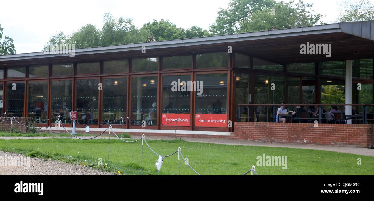 Extérieur du restaurant à Sir Harold Hillier Gardens Ampfield Romsey Hampshire Angleterre Banque D'Images