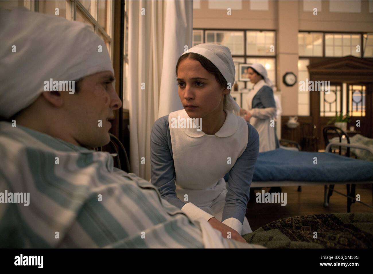 COLIN MORGAN, ALICIA VIKANDER, TESTAMENT DE LA JEUNESSE, 2014 Banque D'Images