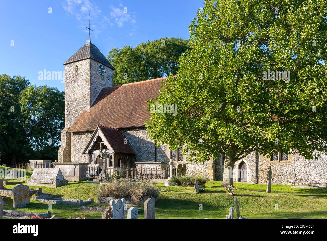 L'église de C 13e St Pancras dans le village de Kingston near Lewes sur un après-midi d'automne, East Sussex, England, UK Banque D'Images
