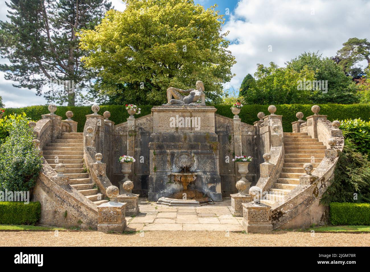 Ornementé, escalier, fontaine, Bowood House, jardins, Wiltshire, Angleterre Banque D'Images