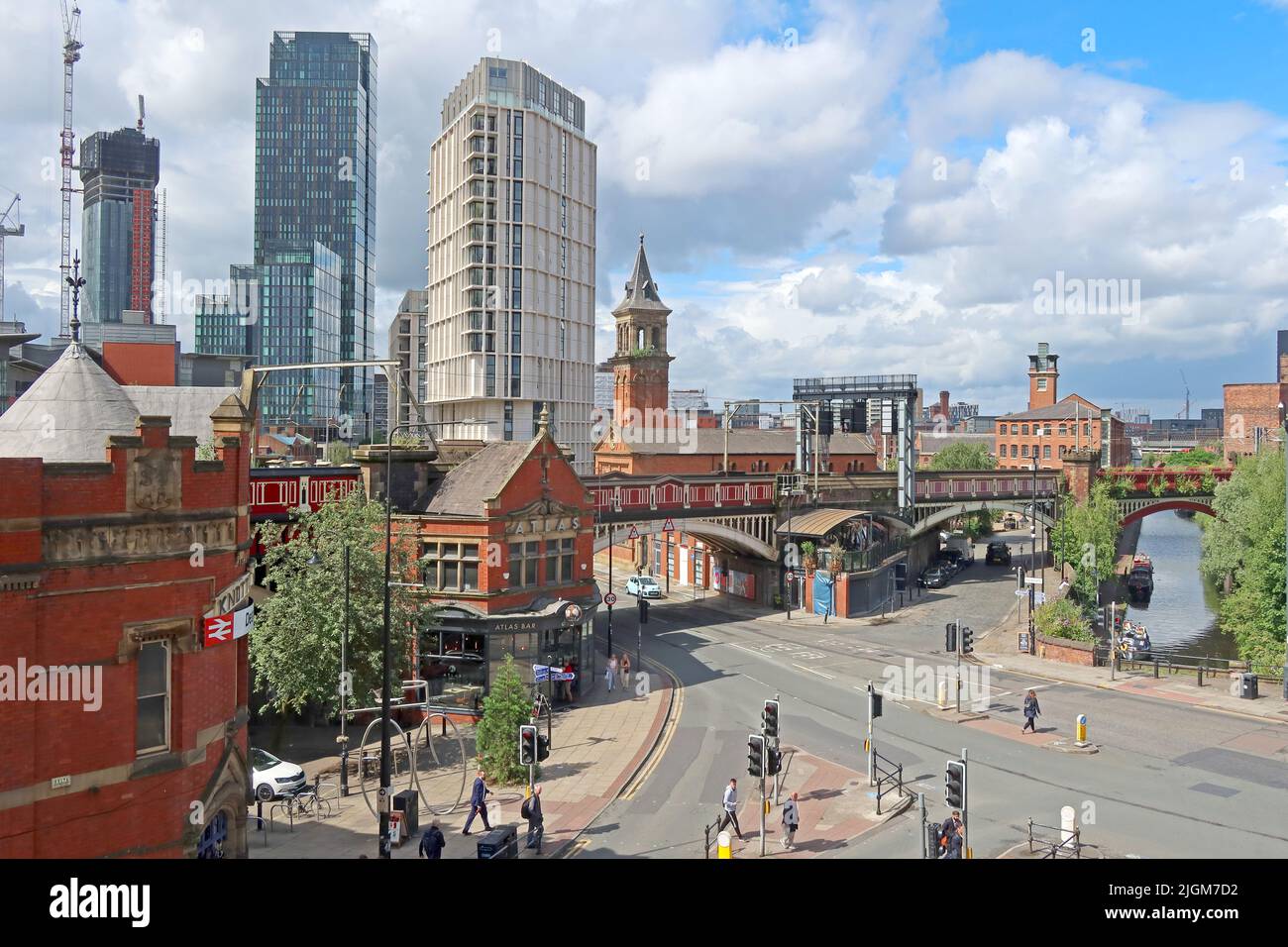Deansgate Skyline Castle Street, canal Rochdale, vers Castlefields , Manchester, Angleterre, ROYAUME-UNI, M3 4LG Banque D'Images