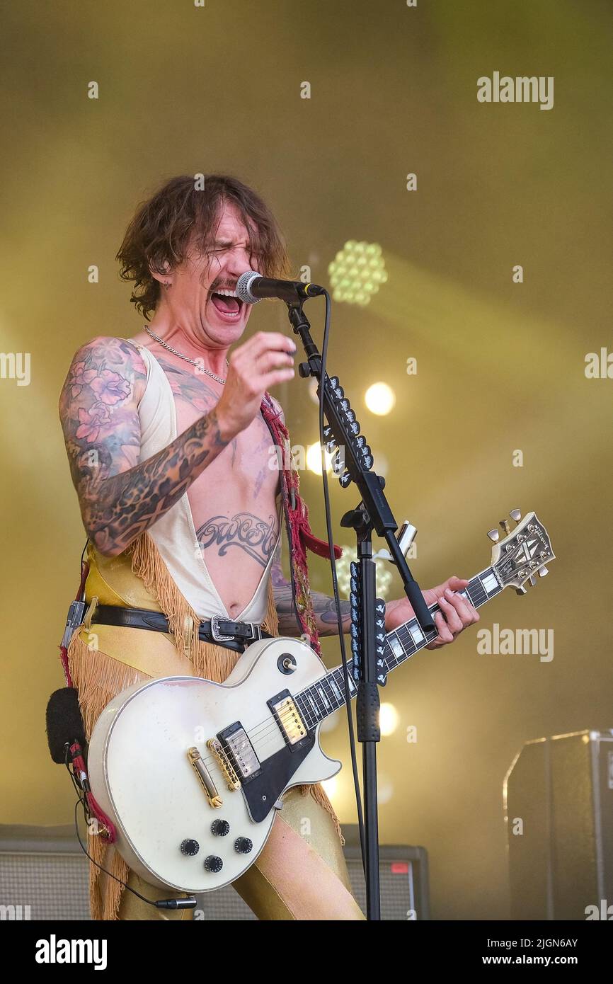 Justin Hawkins de The Darkness se présentant au Cornbury Festival, Great TEW, Oxford, Royaume-Uni. 8 juillet 2022 Banque D'Images