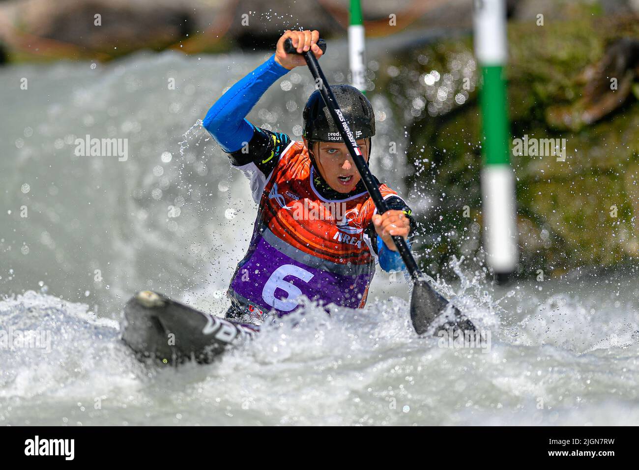 Ivrea, Italie. 10th juillet 2022. Ivrea, Italie 09 juillet 2022 2022 Championnats du monde junior ICF et slalom de canoë U23 à Ivrea, en Italie, les U23 meilleurs pagayeurs slalom de canoë au monde ont pris la scène et se sont battus pour le titre mondial. Les courses suivantes ont eu lieu : canoë pour femmes de moins de 23 ans (C1) canoë pour hommes de moins de 23 ans (C1) kayak pour femmes de moins de 23 ans (K1) kayak pour hommes de moins de 23 ans (K1); kayak pour hommes junior (K1), kayak pour femmes junior (K1), canoë pour femmes junior (K1), canoë pour hommes junior (K1), canoë pour femmes de moins de 23 ans (6) crédit Aleksandra : Agence photo indépendante/Alamy Live News Banque D'Images