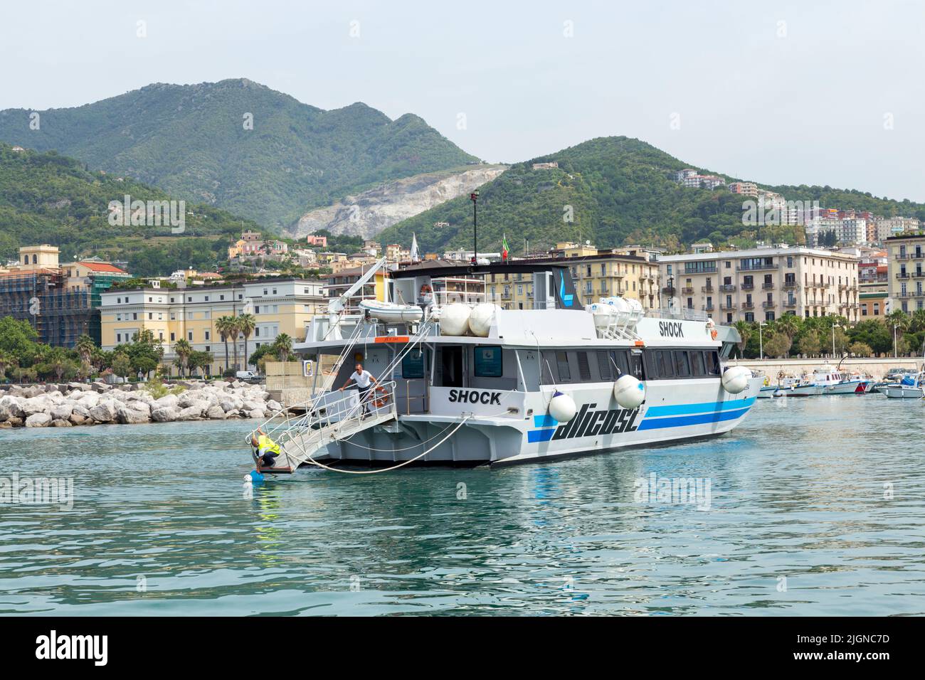 Pleasure Cruiser ancré dans le port de Salerno, Italie Banque D'Images
