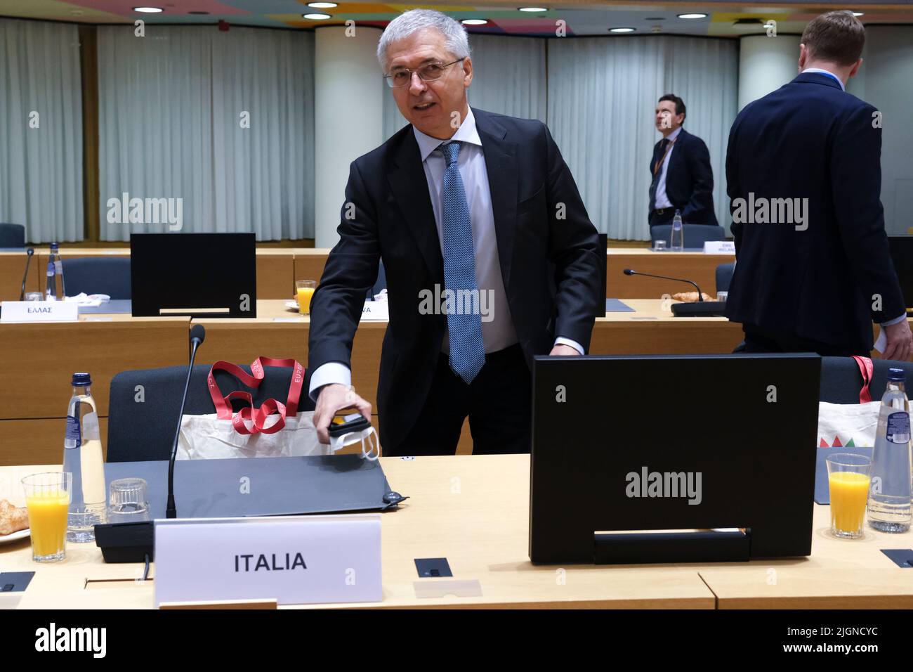 Bruxelles, Belgique. 12th juillet 2022. Daniele Franco, ministre des Finances, arrive à une réunion du Conseil "Affaires économiques et financières" (ECOFIN) à Bruxelles, Belgique, sur 12 juillet 2022. Crédit: ALEXANDROS MICHAILIDIS/Alamy Live News Banque D'Images