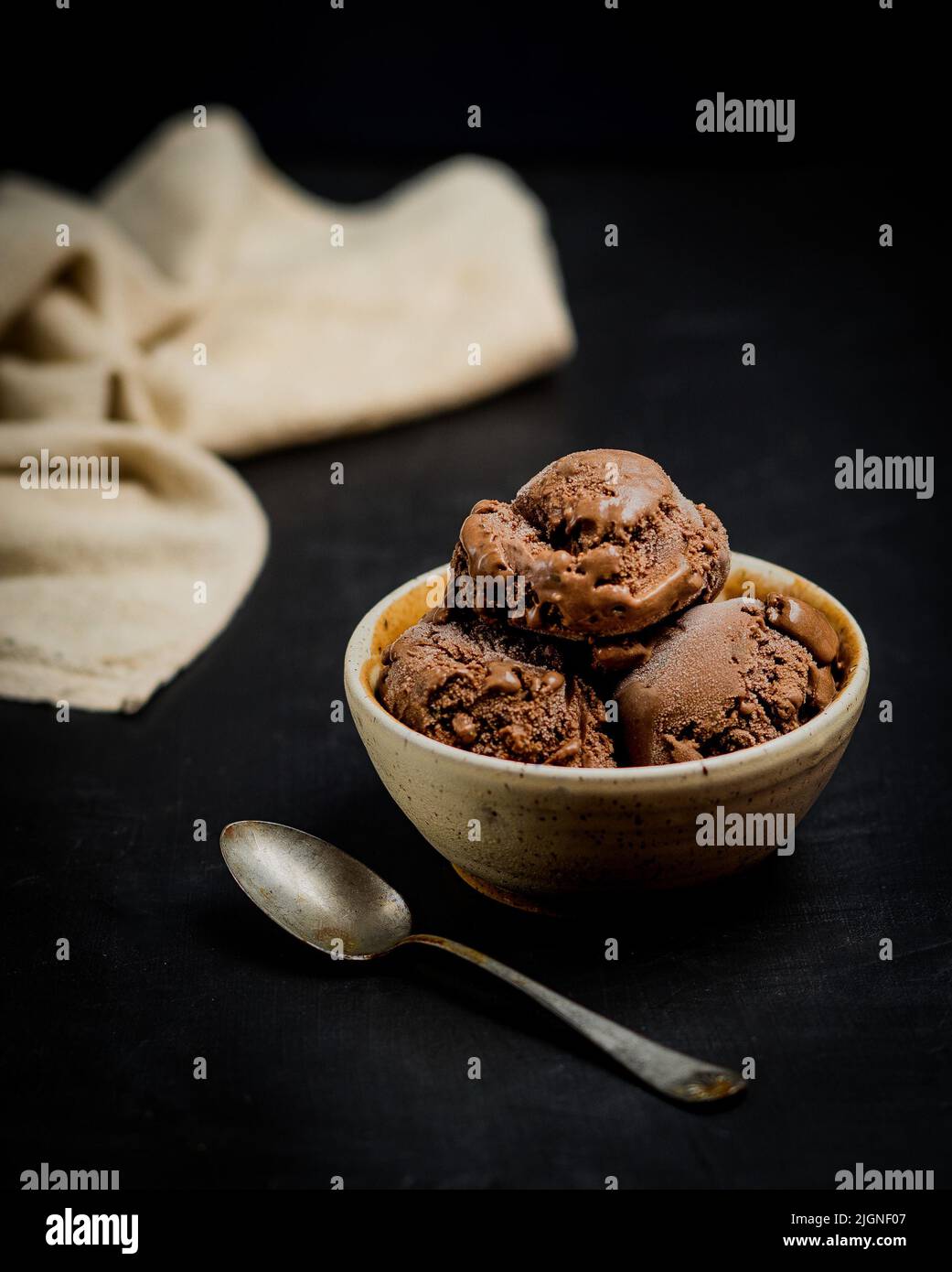 Chocolat cannelle basilic Gelato Banque D'Images