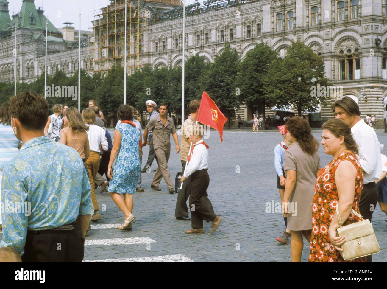 LES pionniers SOVIÉTIQUES DE MOSCOU visitent Moscou et la place Rouge Banque D'Images
