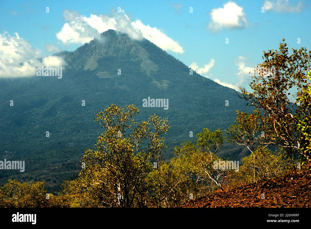 Mont Uyelewun (Uye Lewun) à Lembata Island, Lembata, Nusa Tenggara est, Indonésie. Banque D'Images