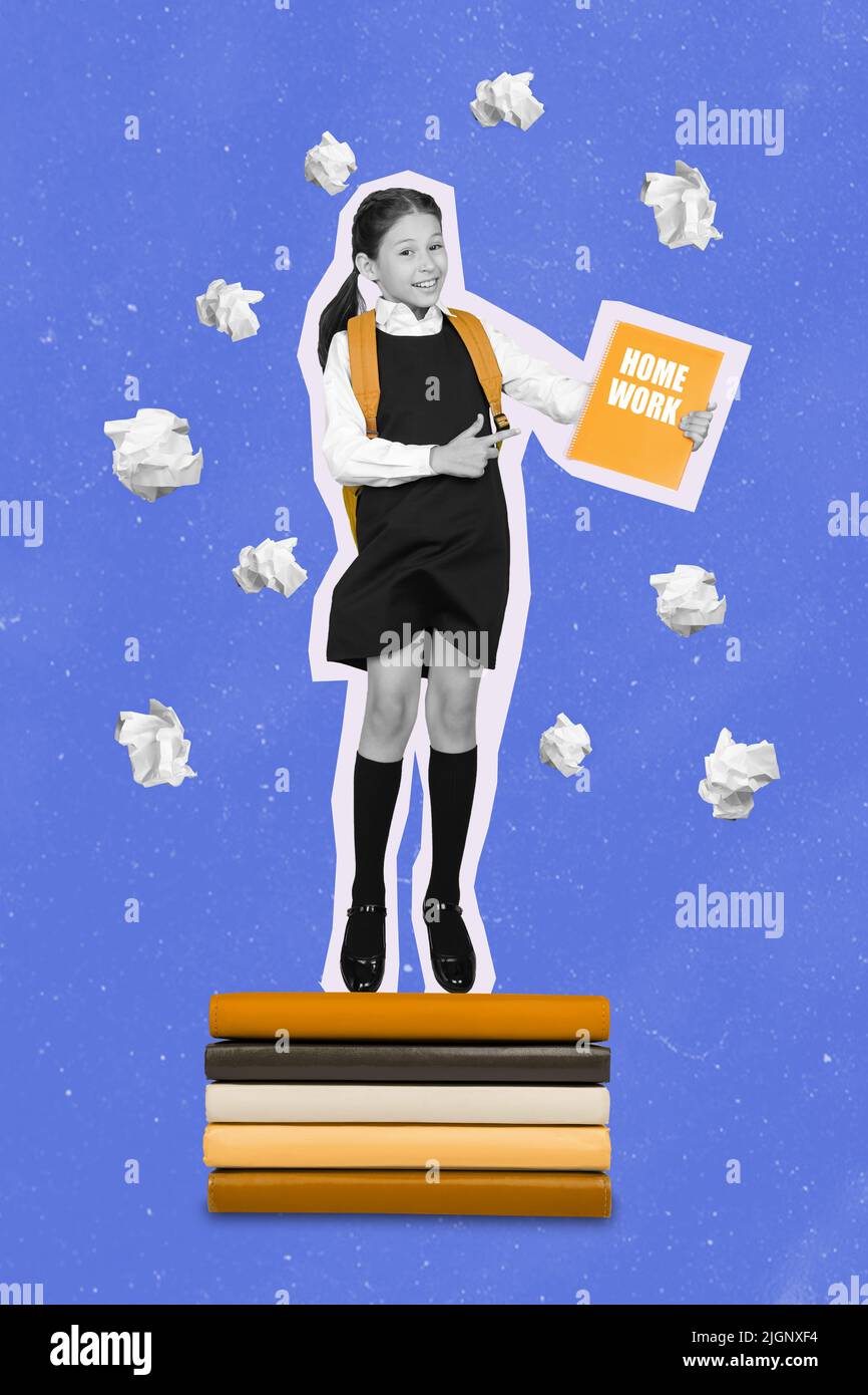 Collage composite vertical de Happy sourire fille noir blanc effet point finger livre de devoirs volant papier froissé Banque D'Images
