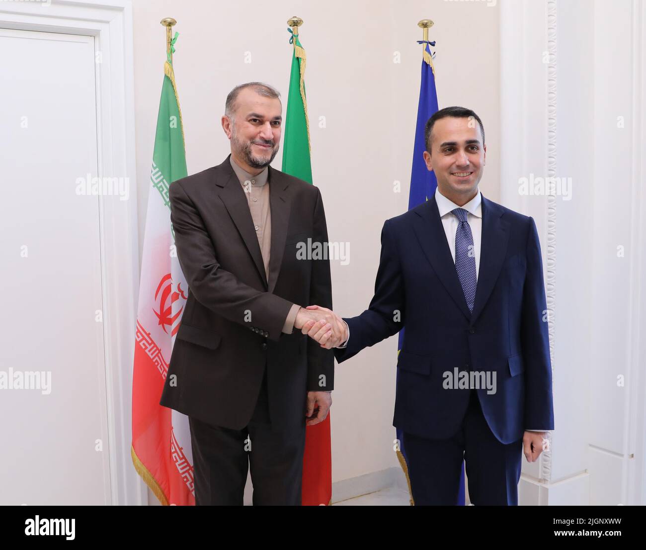 Rome, Rome, ITALIE. 11th juillet 2022. Le ministre italien des Affaires étrangères LUIGI DI MAIO (L) rencontre le ministre iranien des Affaires étrangères HOSSEIN AMIR-ABDOLAHIAN (R) à Farnesina, Rome, Italie, le 11 juillet 2022. (Image de crédit: © Ministère iranien des Affaires étrangères via ZUMA Press Wire) Banque D'Images