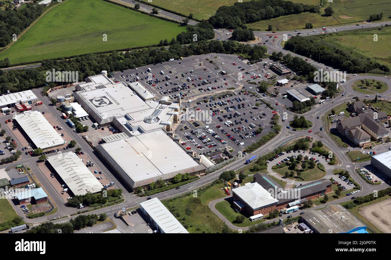 Vue aérienne du développement commercial de Morton Park à Darliington, dans le comté de Durham, avec le supermarché Morrisons en vue Banque D'Images