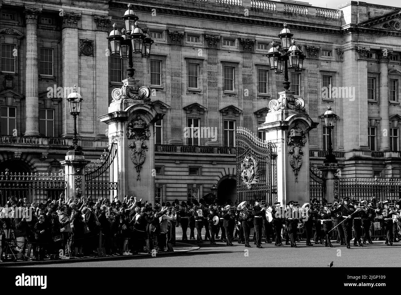 Cérémonie de la relève de la garde, Buckingham Palace, Londres, Royaume-Uni. Banque D'Images