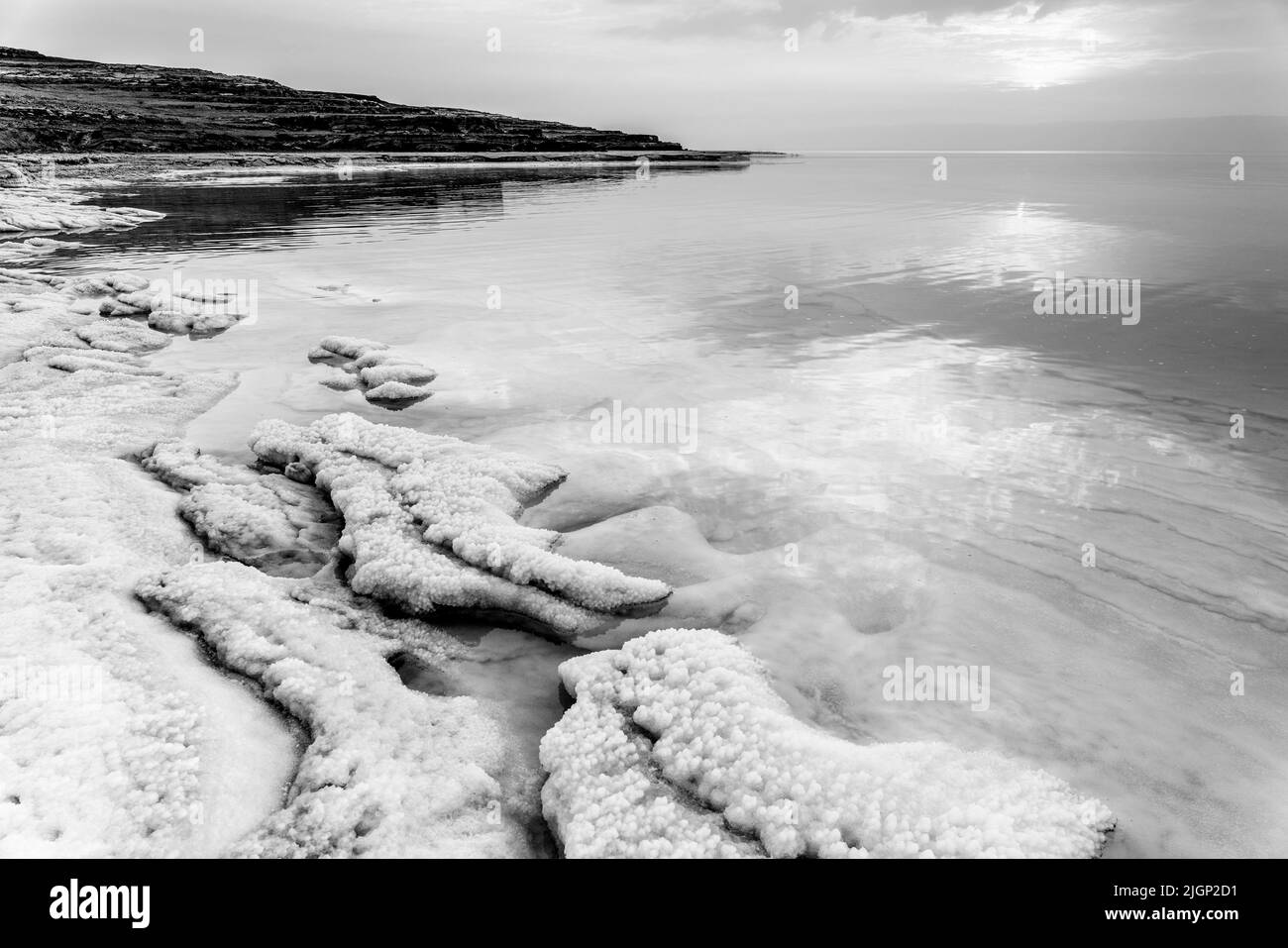 Dépôts de sel sur la côte de la mer Morte, Jordanie, Asie. Banque D'Images