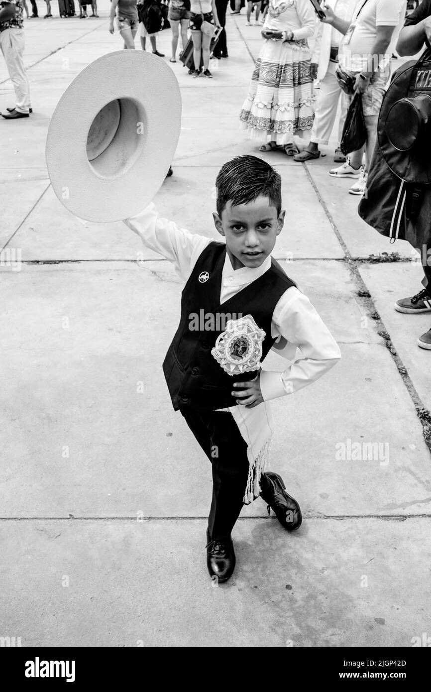 Danseuse d'enfants au Marinera Dance Festival, Trujillo, région de la Libertad, Pérou. Banque D'Images