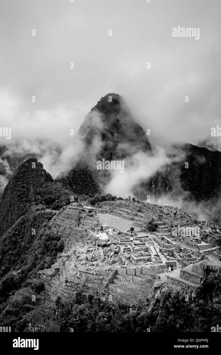 La vue classique du Machu Picchu, province d'Urubamba, Pérou. Banque D'Images