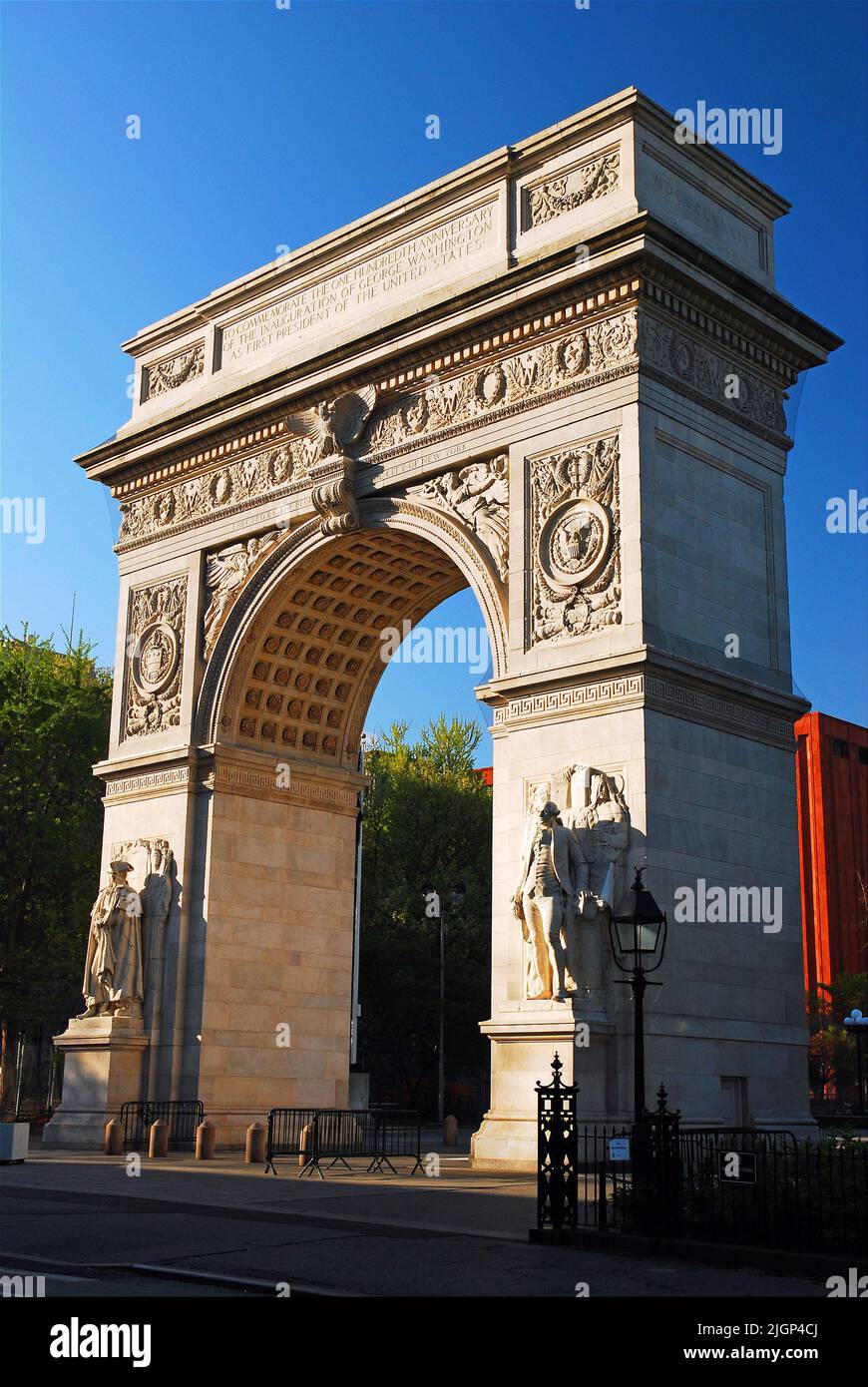 L'arche de Washington, dans le parc Washington Square, dans le village de Greenwich de New York, est un monument et un mémorial pour le premier président Banque D'Images