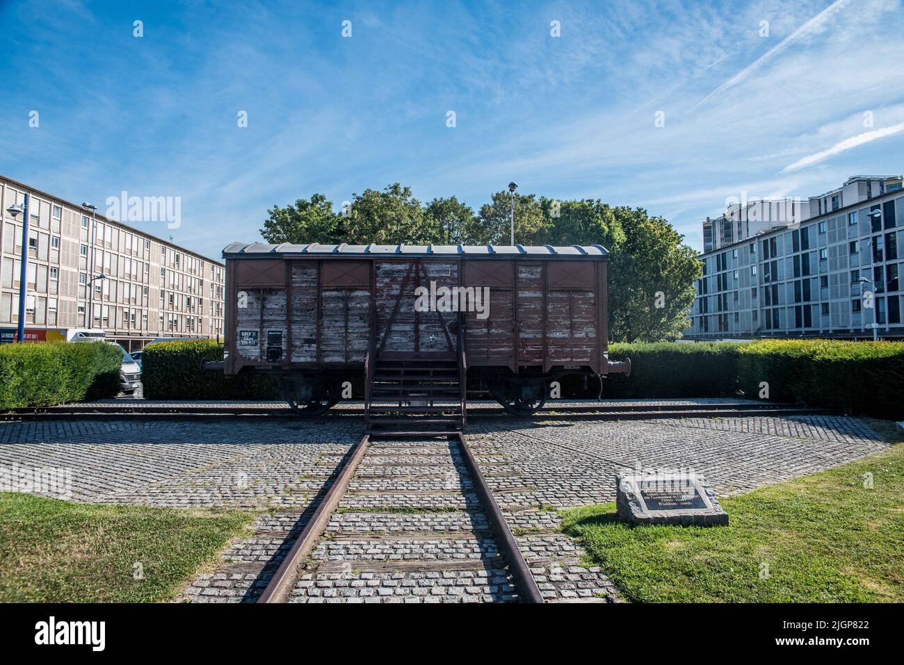 80th anniversaire de la Vel d'HIV au mémorial de l'Holocauste à Drancy, au nord de Paris, sur 12 juillet 2022. Le 16 juillet et 17 1942, plus de 13 000 hommes, femmes et enfants juifs ont été arrêtés à Paris lors de la ronde de vérité d'HIV. Des célibataires et des couples sans enfants ont été chargés sur les bus et emmenés au camp de Drancy, tandis que des familles avec enfants ont été envoyées au vélodrome d'hiver dans le 15th arrondissement de Paris. Photo de Pierrick Villette/ABACAPRESS.COM Banque D'Images