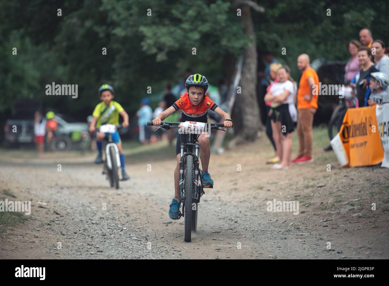 Macin, Roumanie - 5 juin 2022: Macin Mountain Fun Mountain bike concours pour enfants de 10 ans Banque D'Images