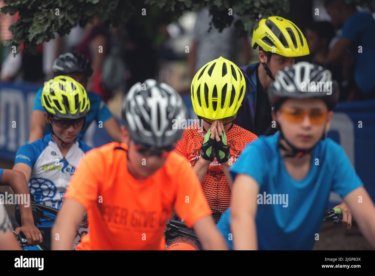 Macin, Roumanie - 5 juin 2022: Macin Mountain Fun Mountain bike concours pour enfants de 12 ans Banque D'Images