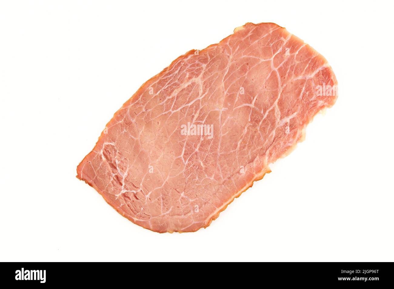 Tranche de cou de bœuf fumé isolée sur fond blanc. Morceau de jambon Banque D'Images