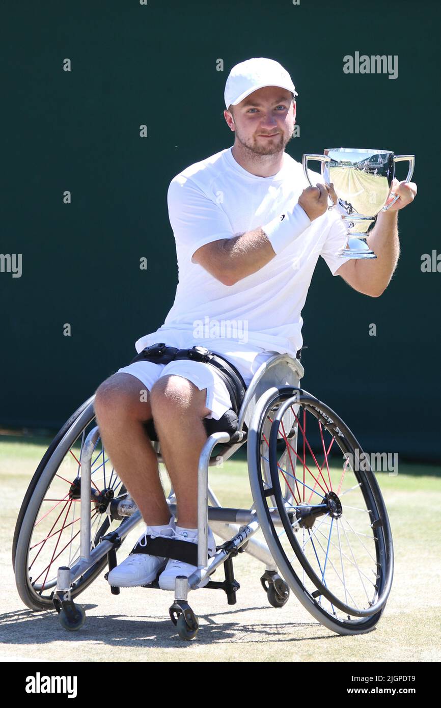 Lors de la finale sur les célibataires en fauteuil roulant Quad à Wimbledon 2022, Sam Schröder (Schroder) (en photo) des pays-Bas a battu Niels Vink des pays-Bas 7-6 6-1 Banque D'Images