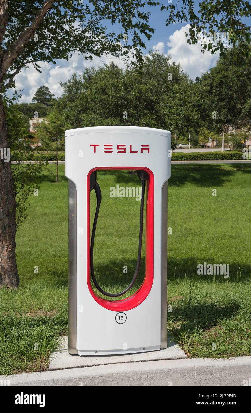 Station de charge de voitures électriques dans la ville d'Alachua, au nord de la Floride. C'est une petite ville située le long de la Highway 441, près de Gainesville. Banque D'Images