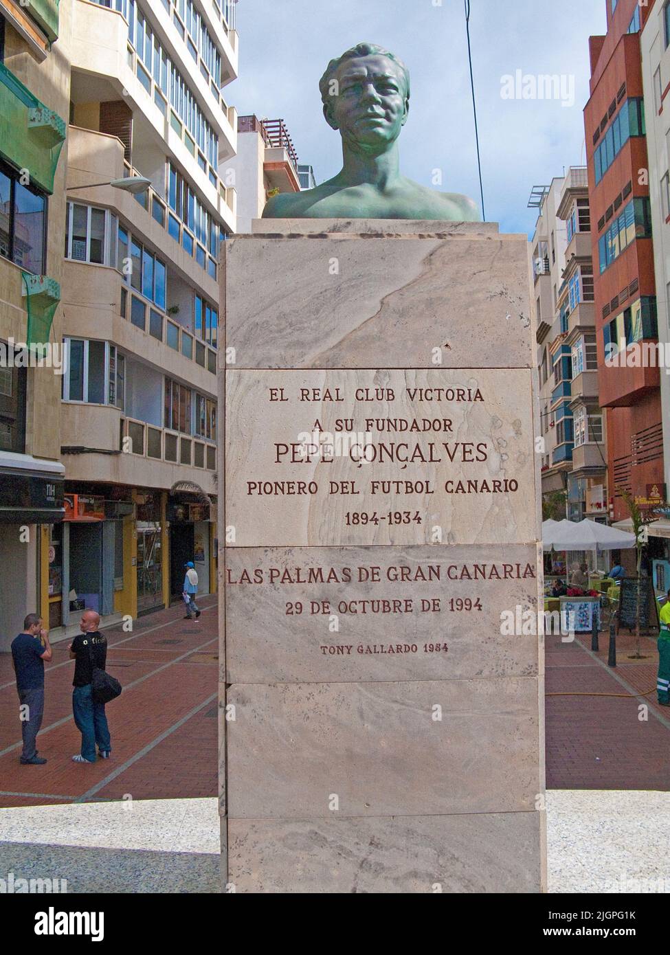Monument en l'honneur de Pepe Conveaux, fondateur du socker canarien, promenade à Playa de las Canteras, Las Palmas, Grand Canary, îles Canaries, Espagne Banque D'Images