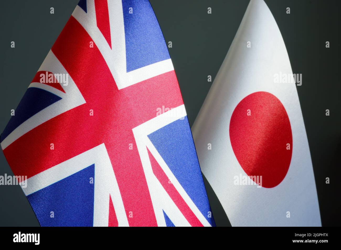 À côté des drapeaux de la Grande-Bretagne et du Japon. Banque D'Images