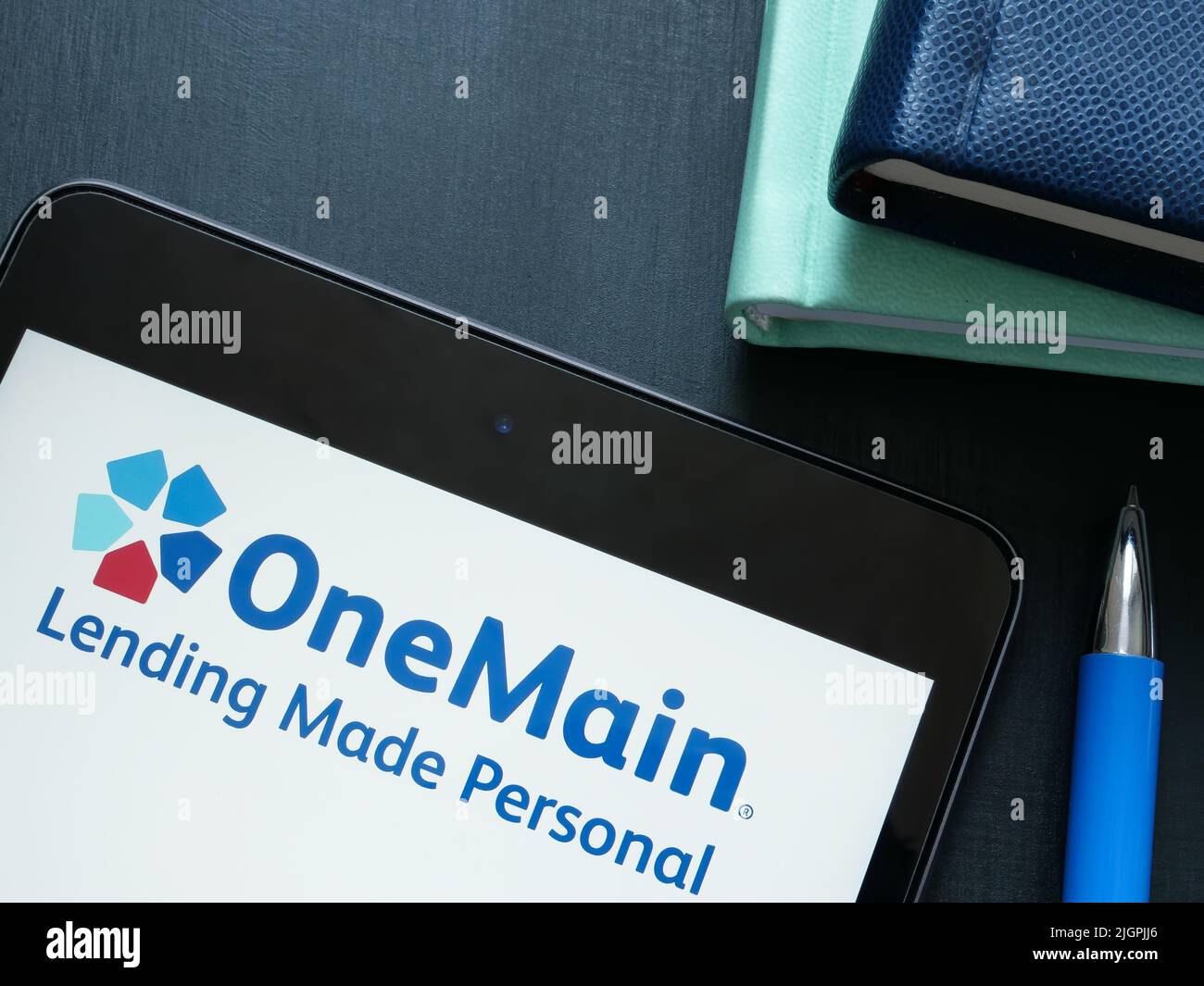 KIEV, UKRAINE - 06 juillet 2022. Le logo et le prêt de signe de Onemain Financial ont été rendus personnels. Banque D'Images